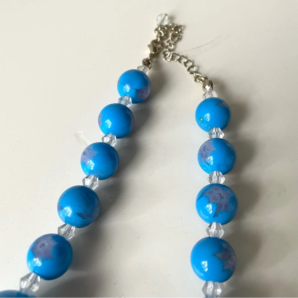 Vintage/style chunky graduated blue floral lucite? beaded necklace